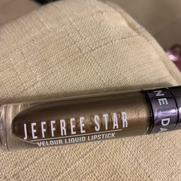 Jeffree Star/Shane Dawson Velour Liquid Lipstick in Shade “Shane” - Picture 1 of 3